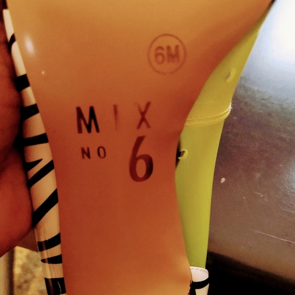 Lime and Zebra pump heel - Picture 2 of 4